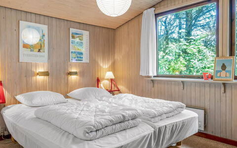 Wenche - 840M from the Sea: Interieur Ontwerp, Meubilair, Bed, Slaapkamer, Hout, Plafond, Laken, Textiel, Flooring, Bedding