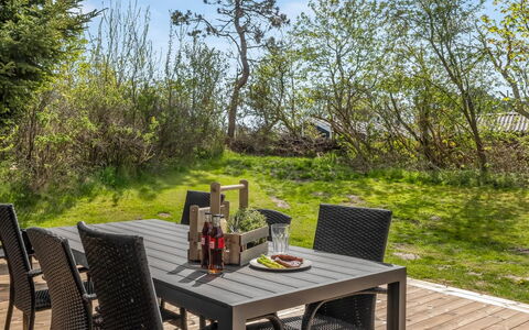 Wenche - 840M from the Sea: Meubilair, Interieur Ontwerp, Hout, Plafond, Flooring, Verdieping, Houten Vloer, Keuken En Eettafel, Tafel, Lichte Inrichting