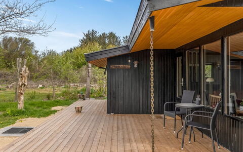Wenche - 840M from the Sea: Meubilair, Interieur Ontwerp, Hout, Plafond, Flooring, Verdieping, Houten Vloer, Keuken En Eettafel, Tafel, Lichte Inrichting