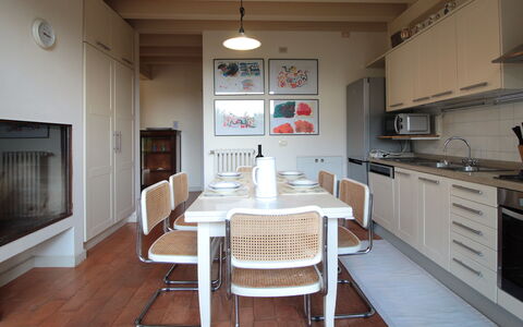 Calicantus, Verona, Pool, Wifi: Meubilair, Interieur Ontwerp, Flooring, Keuken, Verdieping, Hout, Stoel, Plafond, Keuken En Eettafel, Tafel