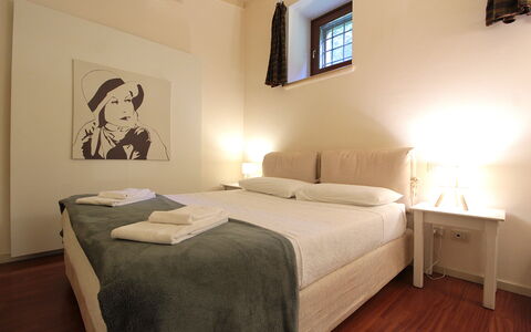 Calicantus, Verona, Pool, Wifi: Meubilair, Interieur Ontwerp, Slaapkamer, Verdieping, Bed, Plafond, Flooring, Kamer, Laken, Bed Frame