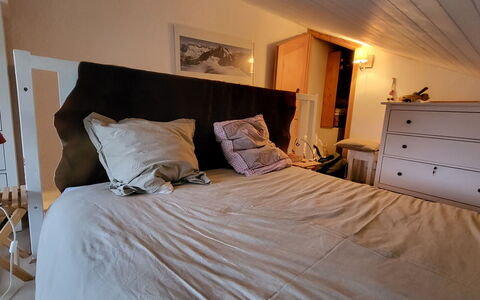 Balcons de Venosc: Meubilair, Bed, Slaapkamer, Bedding, Laken, Interieur Ontwerp, Hout, Verdieping, Linens, Flooring