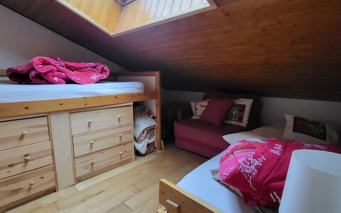 Balcons de Venosc: Meubilair, Hout, Interieur Ontwerp, Slaapkamer, Verdieping, Flooring, Bed, Plafond, Kamer, Zolder