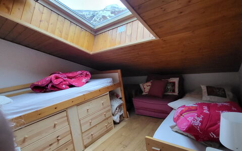 Balcons de Venosc: Hout, Meubilair, Verdieping, Zolder, Slaapkamer, Plafond, Kamer, Bed, Beits, Hardwood