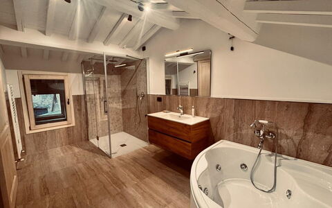 Casa Castelli: Flooring, Verdieping, Hout, Loodgieterswerkinrichting, Interieur Ontwerp, Plafond, Bad, Badkamer, Loodgieter, Verlichting