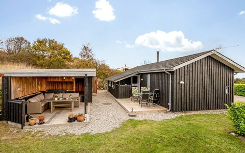 Benite - 600M from the Sea: Verblijf, Backyard, Werf, Garden Gebouwen, Schuur, Siding, Buitenmeubels, Blokhut, Outdoor Structuur, Keet