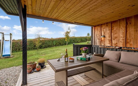 Benite - 600M from the Sea: Verblijf, Backyard, Werf, Garden Gebouwen, Schuur, Siding, Buitenmeubels, Blokhut, Outdoor Structuur, Keet
