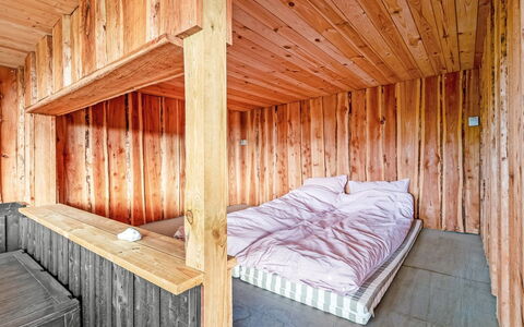 Benite - 600M from the Sea: Verblijf, Backyard, Werf, Garden Gebouwen, Schuur, Siding, Buitenmeubels, Blokhut, Outdoor Structuur, Keet