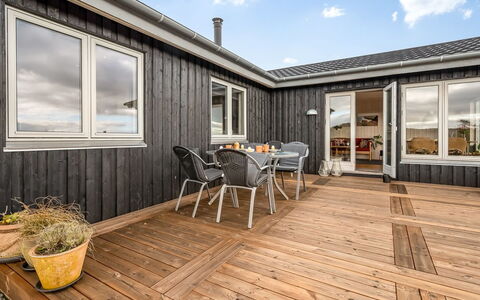 Benite - 600M from the Sea: Verblijf, Backyard, Werf, Garden Gebouwen, Schuur, Siding, Buitenmeubels, Blokhut, Outdoor Structuur, Keet