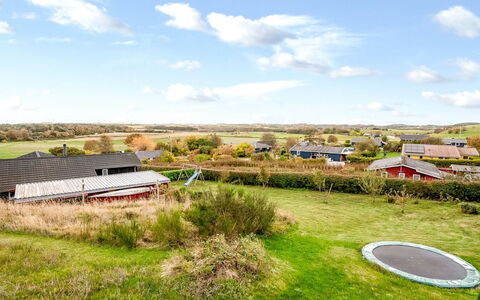Benite - 600M from the Sea: Verblijf, Backyard, Werf, Garden Gebouwen, Schuur, Siding, Buitenmeubels, Blokhut, Outdoor Structuur, Keet