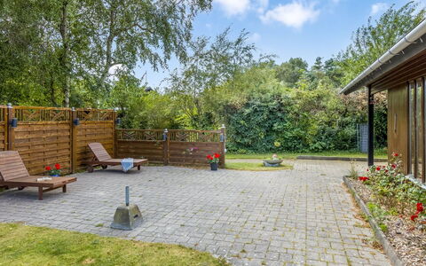 Naema - 500M from the Sea: Hout, Meubilair, Appartement, Kamer, Plafond, Beits, Stoel, Hardwood, Vernis, Timmerhout