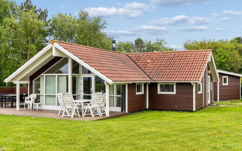 Terne - 90M from the Sea: Verblijf, Backyard, Werf, Garden Gebouwen, Schuur, Siding, Buitenmeubels, Blokhut, Outdoor Structuur, Keet