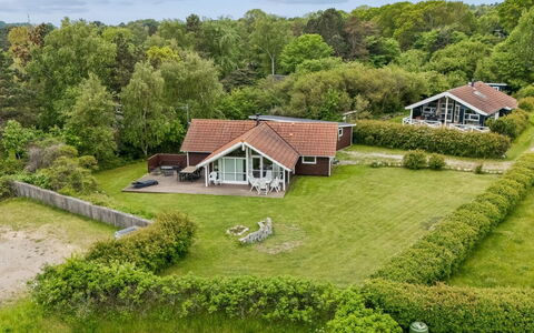 Terne - 90M from the Sea: Verblijf, Backyard, Werf, Garden Gebouwen, Schuur, Siding, Buitenmeubels, Blokhut, Outdoor Structuur, Keet