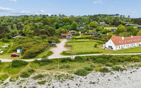 Terne - 90M from the Sea: Verblijf, Backyard, Werf, Garden Gebouwen, Schuur, Siding, Buitenmeubels, Blokhut, Outdoor Structuur, Keet