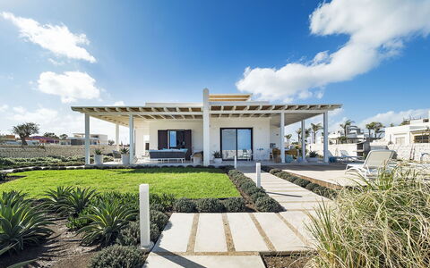 Timo: Land Lot, Schaduw, Landgoed, Outdoor Structuur, Tuin, Landscaping, Kolom, Pergola, Villa