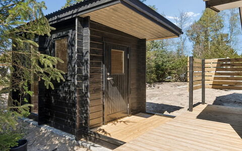 Antonina - 775M from the Sea: Verblijf, Backyard, Werf, Garden Gebouwen, Schuur, Siding, Buitenmeubels, Blokhut, Outdoor Structuur, Keet