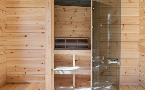 Antonina - 775M from the Sea: Verblijf, Backyard, Werf, Garden Gebouwen, Schuur, Siding, Buitenmeubels, Blokhut, Outdoor Structuur, Keet