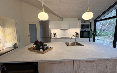 Antonina - 775M from the Sea: Countertop, Flooring, Keuken, Interieur Ontwerp, Hout, Toestel Van De Keuken, Meubilair, Cabinetry, Verdieping, Wastafel