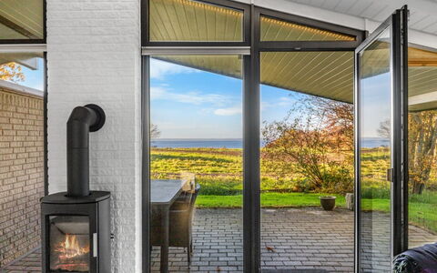Sigbrit - 100M from the Sea: Houten Vloer, Hardwood, Veranda, Beits, Stoel, Dek, Eco Hotel, Kamerplant, Outdoor Structuur, Daylighting