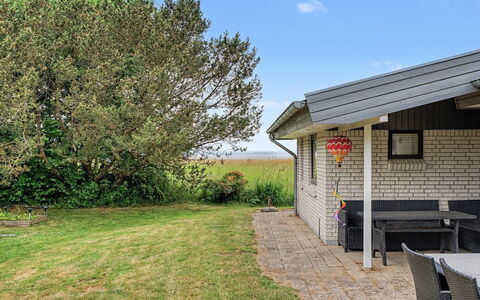 Sigbrit - 100M from the Sea: Dak, Huis, Huis, Verblijf, Siding, Landgoed, Oprit, Garden Gebouwen, Werf, Schuur