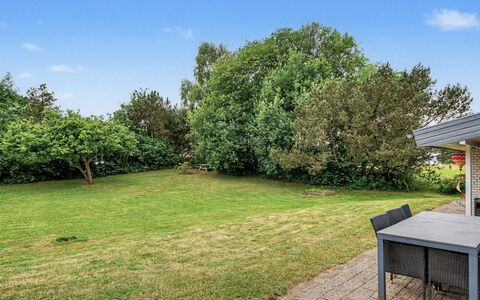 Sigbrit - 100M from the Sea: Dak, Huis, Huis, Verblijf, Siding, Landgoed, Oprit, Garden Gebouwen, Werf, Schuur