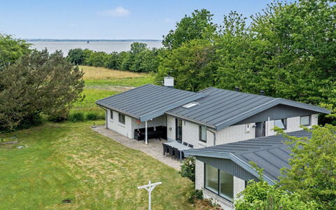 Sigbrit - 100M from the Sea: Dak, Huis, Huis, Verblijf, Siding, Landgoed, Oprit, Garden Gebouwen, Werf, Schuur