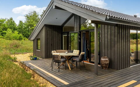 Jelisaveta - 45Km from the Sea: Verblijf, Backyard, Werf, Garden Gebouwen, Schuur, Siding, Buitenmeubels, Blokhut, Outdoor Structuur, Keet