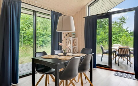 Jelisaveta - 45Km from the Sea: Meubilair, Hout, Interieur Ontwerp, Stoel, Keuken En Eettafel, Tafel, Flooring, Eetkamer, Beits, Plafond