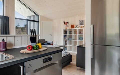 Jelisaveta - 45Km from the Sea: Keuken, Interieur Ontwerp, Meubilair, Toestel Van De Keuken, Flooring, Hout, Major Appliance, Plafond, Countertop, Verdieping