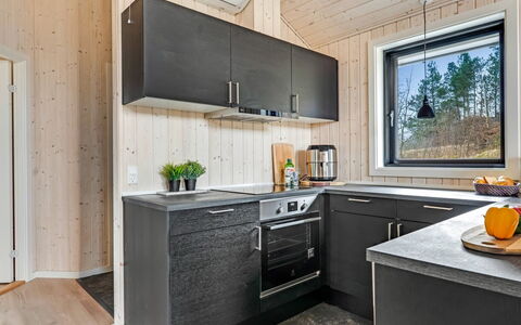 Jelisaveta - 45Km from the Sea: Hout, Keuken, Toestel Van De Keuken, Major Appliance, Countertop, Hardwood, Huishoudapparatuur, Beits, Fornuis, Fornuis