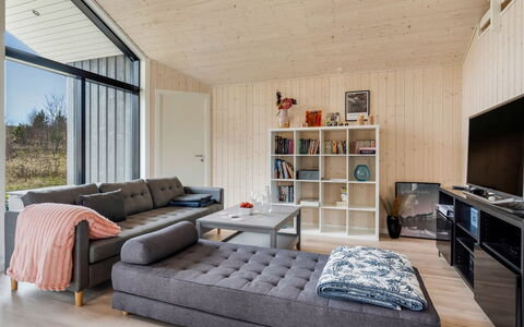 Jelisaveta: Woongebied, Struik, Huis, Huis, Tuin, Landgoed, Schaduw, Landscaping, Gazon