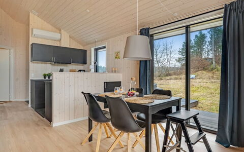 Jelisaveta: Woongebied, Struik, Huis, Huis, Tuin, Landgoed, Schaduw, Landscaping, Gazon