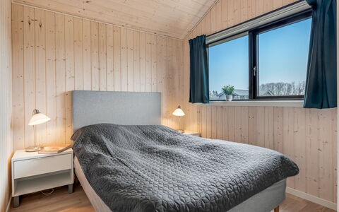 Jelisaveta: Woongebied, Struik, Huis, Huis, Tuin, Landgoed, Schaduw, Landscaping, Gazon