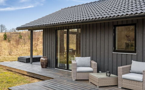 Jelisaveta: Woongebied, Struik, Huis, Huis, Tuin, Landgoed, Schaduw, Landscaping, Gazon