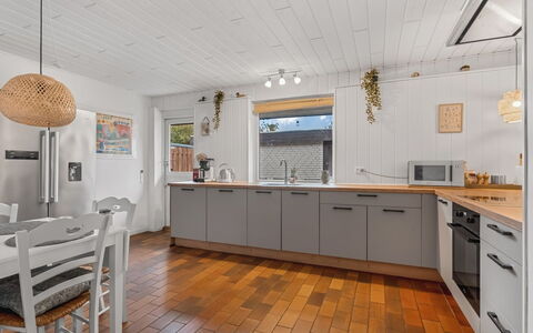 Gia - 500M from the Sea: Dak, Huis, Huis, Verblijf, Deur, Siding, Dek, Veranda, Plank, Hardwood