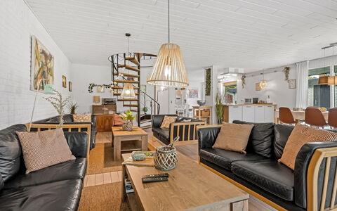 Gia - 500M from the Sea: Dak, Huis, Huis, Verblijf, Deur, Siding, Dek, Veranda, Plank, Hardwood