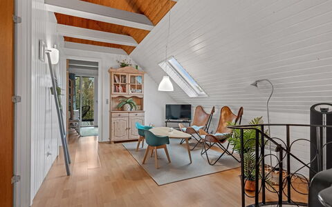 Gia - 500M from the Sea: Dak, Huis, Huis, Verblijf, Deur, Siding, Dek, Veranda, Plank, Hardwood