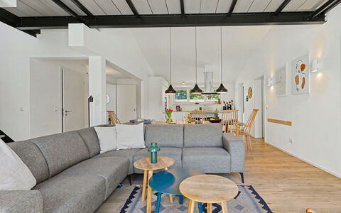 Seeufer Lodge: Interieur Ontwerp, Flooring, Meubilair, Hout, Verdieping, Bankstel, Plafond, Woonkamer, Huis, Tafel
