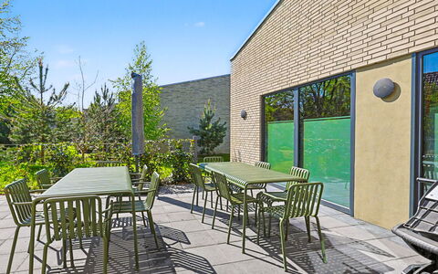 Seeufer Lodge: Buitenmeubels, Meubilair, Stoel, Tafel, Buitentafel, Land Lot, Schaduw, Keuken En Eettafel, Tuin, Werf