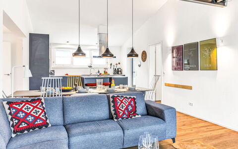 Horizont Lodge: Meubilair, Interieur Ontwerp, Flooring, Bankstel, Verdieping, Hout, Plafond, Kamer, Woonkamer, Tafel
