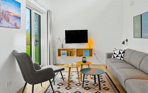 Strandnah 131 (Seenähe): Meubilair, Interieur Ontwerp, Flooring, Bankstel, Verdieping, Muur, Woonkamer, Hout, Kamer, Stoel