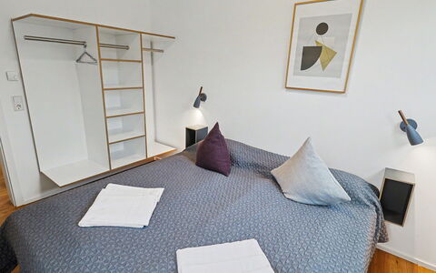 Küstenflair: Meubilair, Interieur Ontwerp, Flooring, Verdieping, Slaapkamer, Hout, Bed, Kamer, Verlichting, Laken