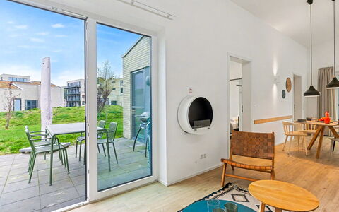 Favola: Huis, Appartement, Stoel, Keuken En Eettafel, Kamerplant, Daylighting, Koffietafel, Woonkamer