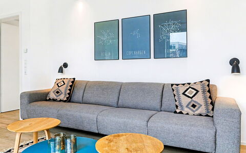 Favola: Flooring, Meubilair, Interieur Ontwerp, Woonkamer, Verdieping, Bankstel, Houten Vloer, Laminaatvloer