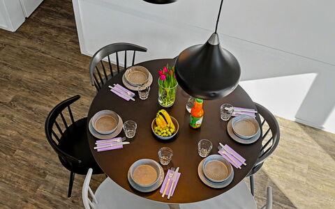 Schulenburg (137): Meubilair, Hout, Stoel, Tafel, Eetkamer, Keuken En Eettafel, Interieur Ontwerp, Flooring, Verdieping, Restaurant