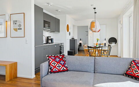 Penthouse Seevibes: Meubilair, Interieur Ontwerp, Flooring, Bankstel, Verdieping, Muur, Woonkamer, Hout, Plafond, Kamer