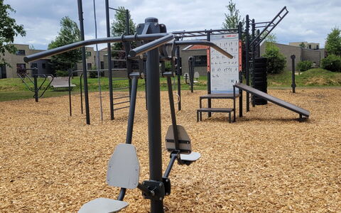 Seeperle: Speeltoestel, Openbare Ruimte, Speelplaats, Ijzer, Park, Schaduw, Pool, Schommel, Aluminium