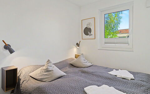 Seewind: Muur, Hout, Verdieping, Slaapkamer, Huis, Flooring, Bed, Interieur Ontwerp, Bed Frame, Appartement
