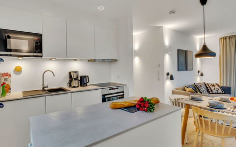 Seezauber: Keuken, Interieur Ontwerp, Meubilair, Countertop, Flooring, Muur, Lichte Inrichting, Plafond, Toestel Van De Keuken, Kamer