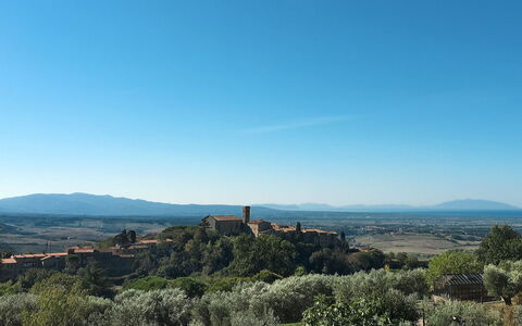 Your Tuscan Retreat: Lucht, Natuur, Horizon, Vegetation, Landschap, Grasland, Zomer, Ecoregio, Landelijk Gebied, Land Lot
